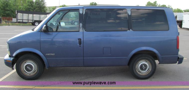 image for item M9250 1996 Chevrolet Astro van