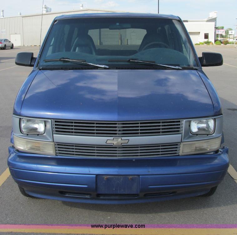 image for item M9250 1996 Chevrolet Astro van