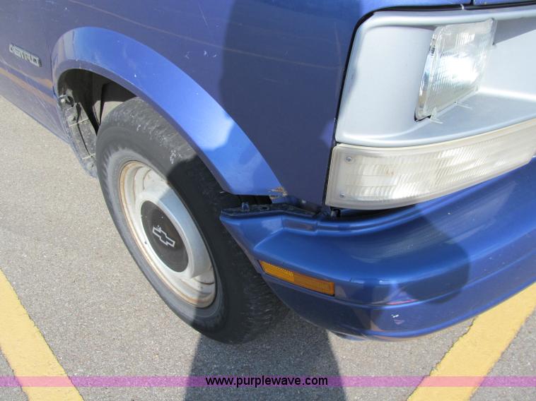 image for item M9250 1996 Chevrolet Astro van