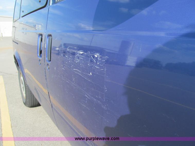 image for item M9250 1996 Chevrolet Astro van