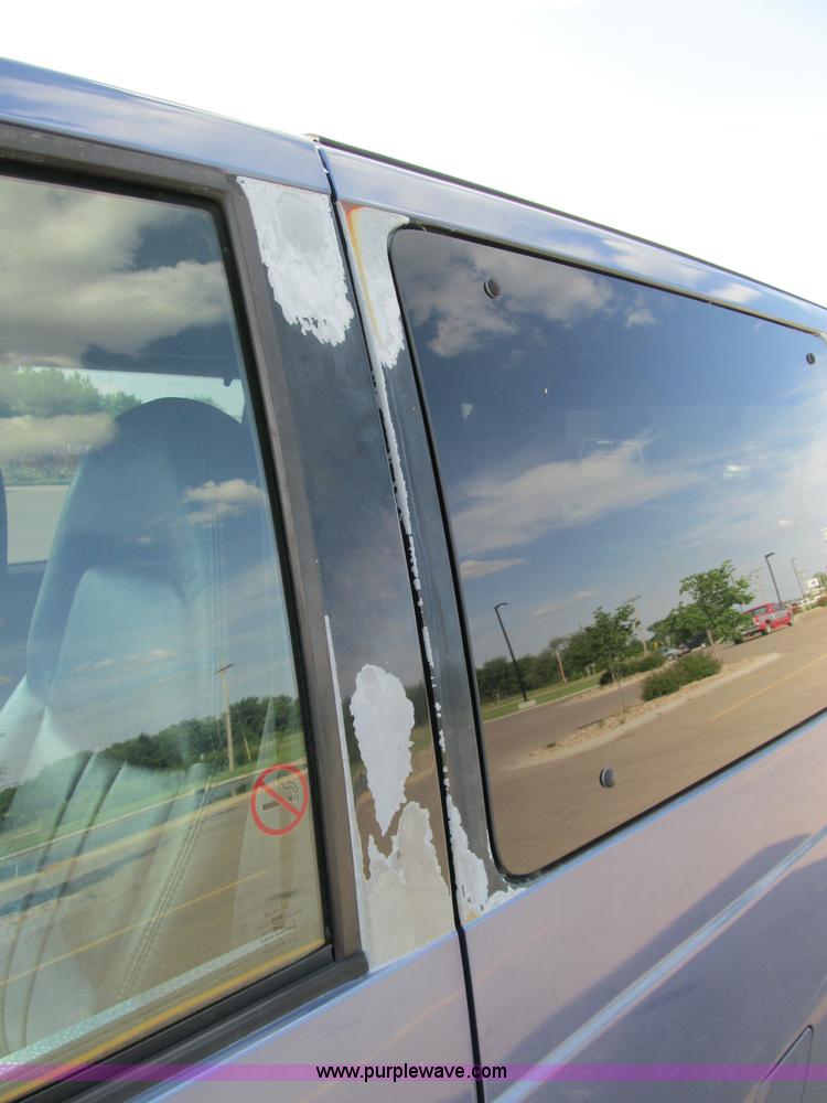 image for item M9250 1996 Chevrolet Astro van