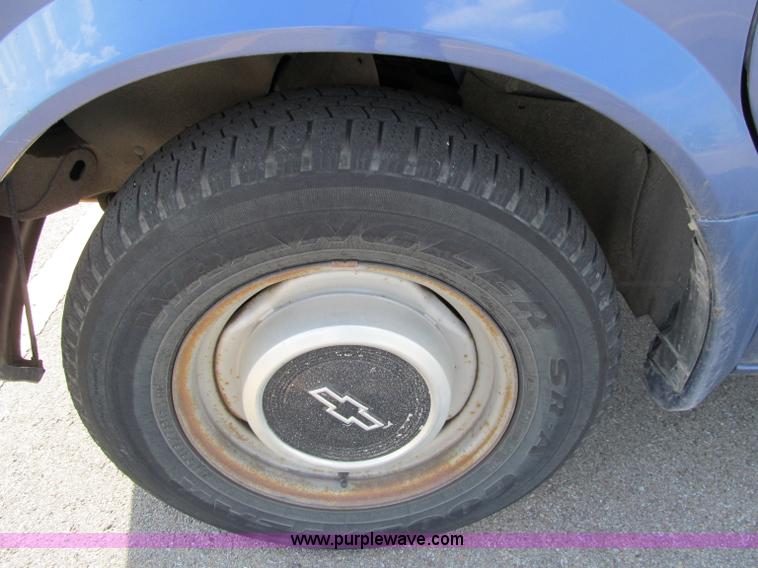 image for item M9250 1996 Chevrolet Astro van