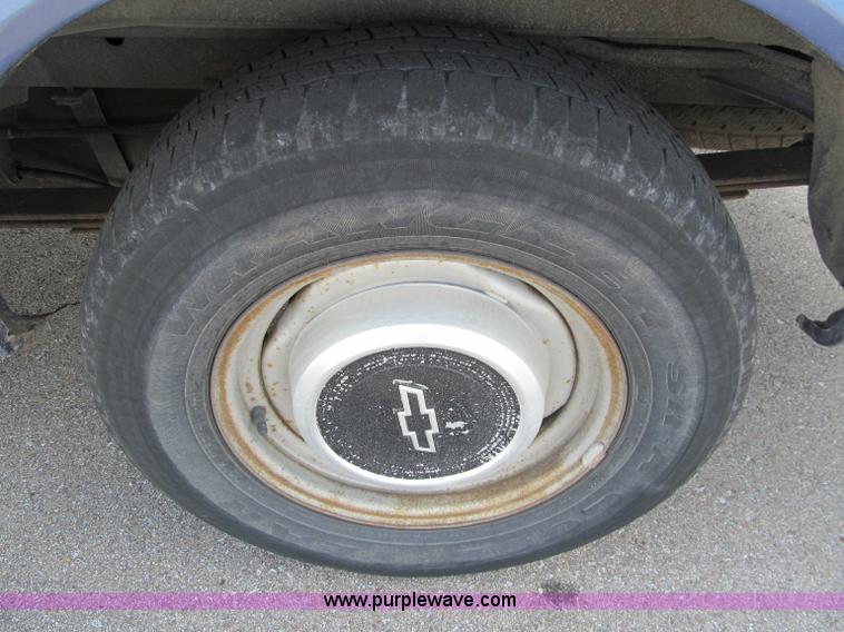 image for item M9250 1996 Chevrolet Astro van