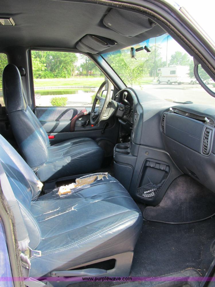 image for item M9250 1996 Chevrolet Astro van