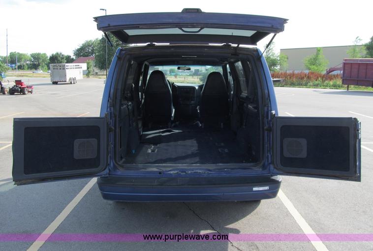 image for item M9250 1996 Chevrolet Astro van