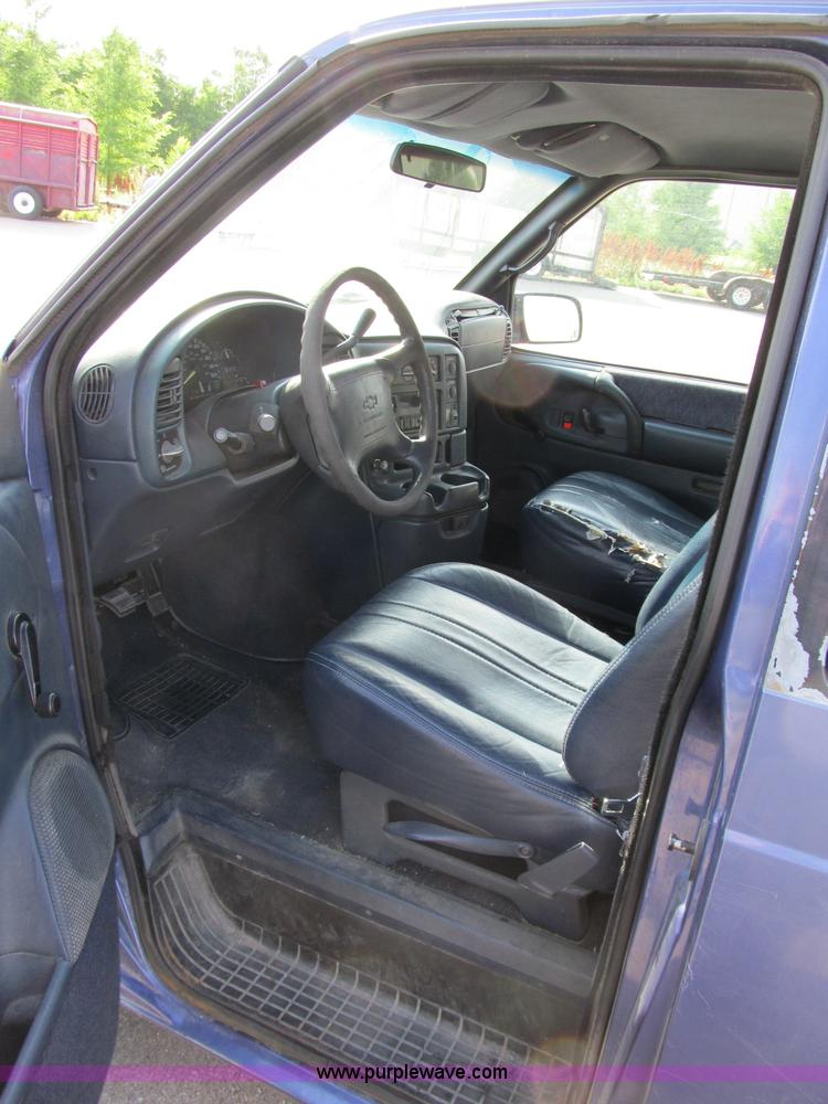 image for item M9250 1996 Chevrolet Astro van