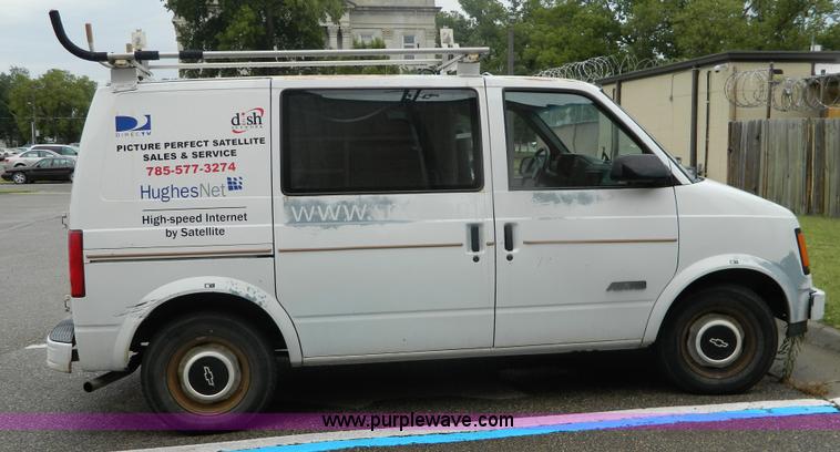 image for item M9771 1990 Chevrolet Astro van