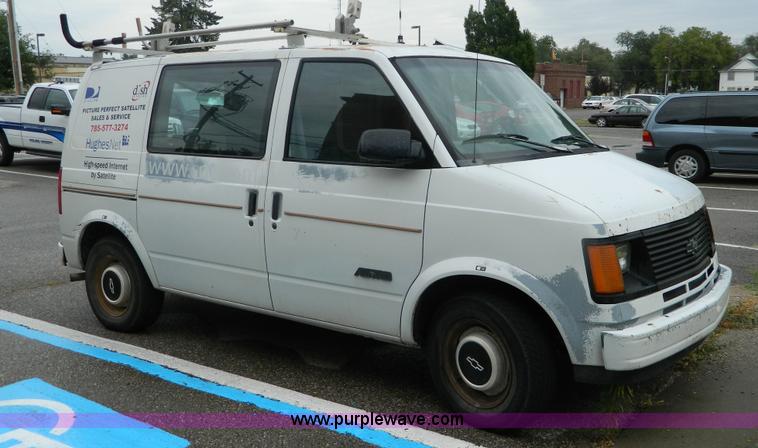 image for item M9771 1990 Chevrolet Astro van