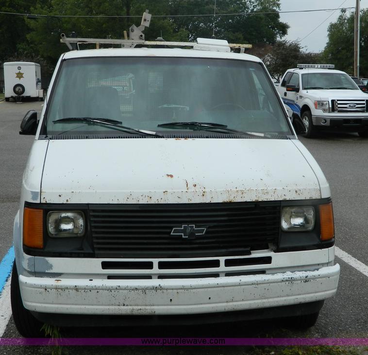 image for item M9771 1990 Chevrolet Astro van