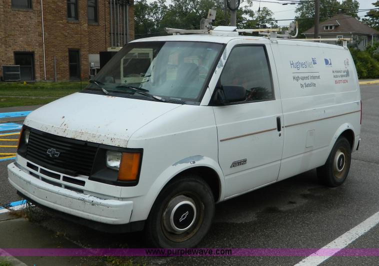 image for item M9771 1990 Chevrolet Astro van