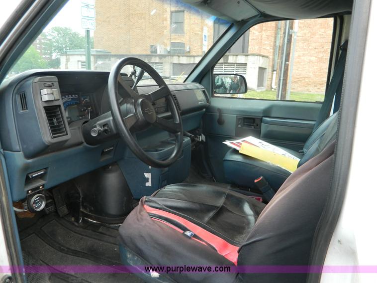 image for item M9771 1990 Chevrolet Astro van