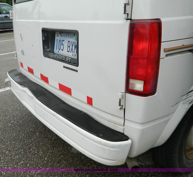 image for item M9771 1990 Chevrolet Astro van