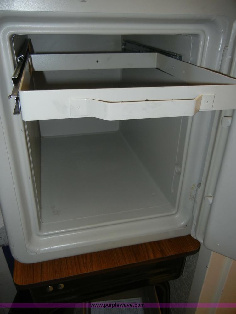 image for item N9780 Sentry safe