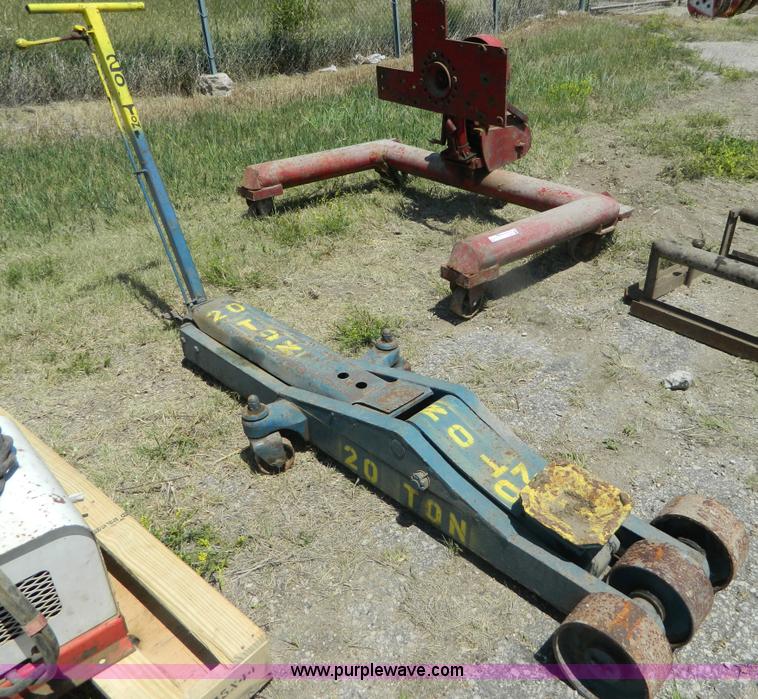 image for item T9928 20 ton floor jack