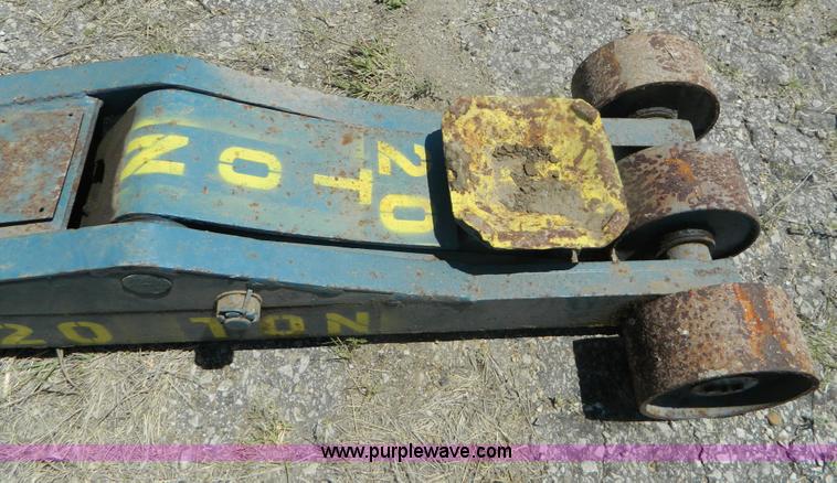 image for item T9928 20 ton floor jack
