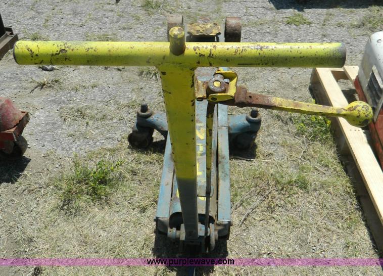 image for item T9928 20 ton floor jack
