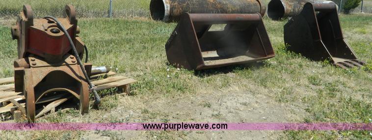 image for item T9940 Assorted items