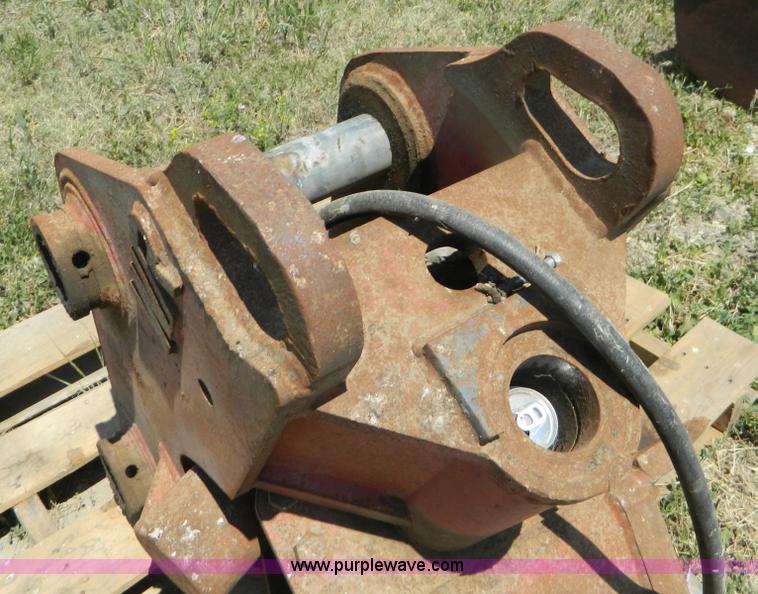 image for item T9940 Assorted items