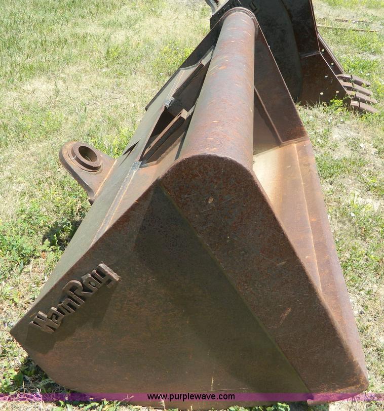 image for item T9940 Assorted items