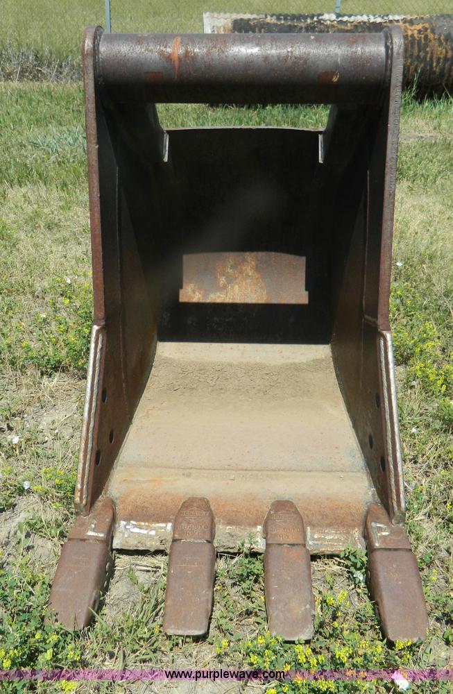 image for item T9940 Assorted items