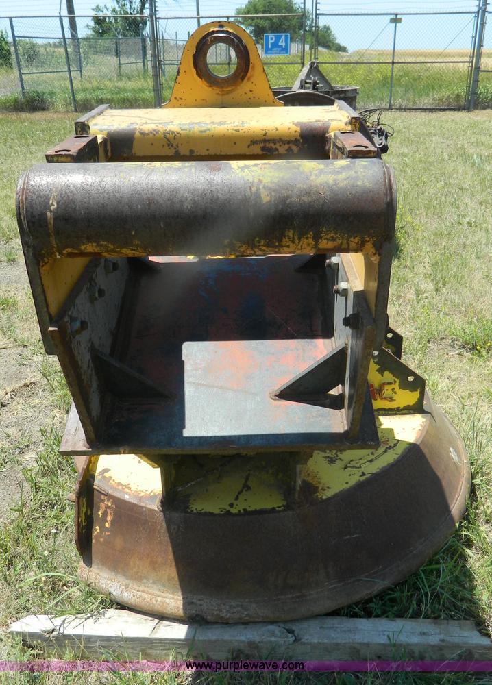 image for item T9940 Assorted items