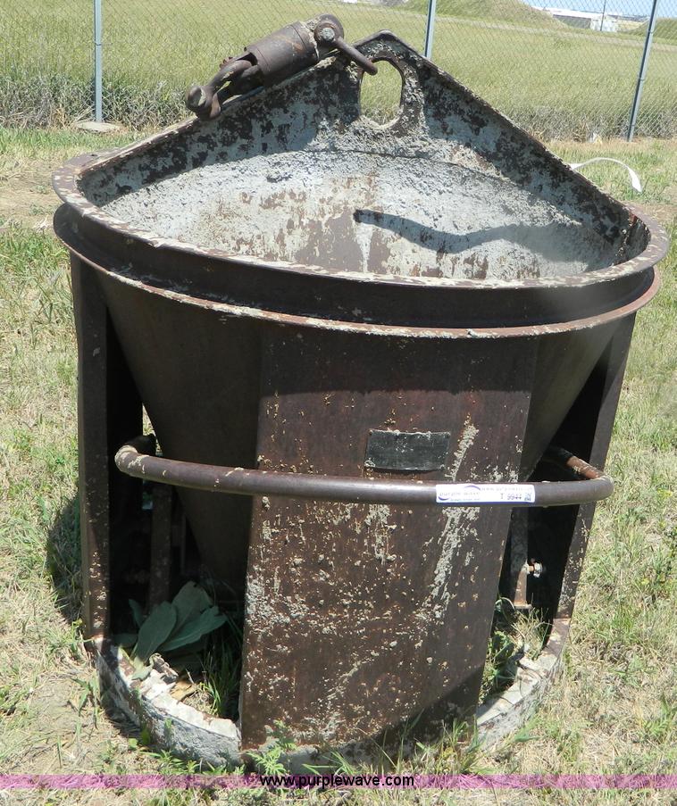 image for item T9944 GAR-BRO 413L dump chute