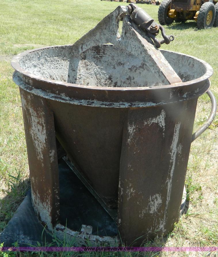 image for item T9944 GAR-BRO 413L dump chute