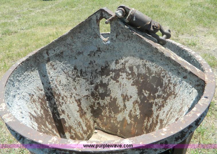 image for item T9944 GAR-BRO 413L dump chute