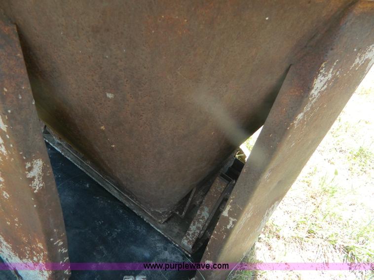 image for item T9944 GAR-BRO 413L dump chute