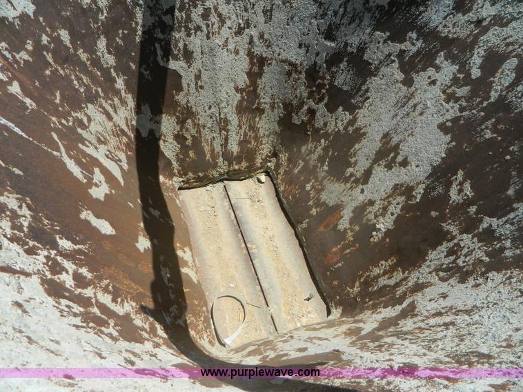 image for item T9944 GAR-BRO 413L dump chute