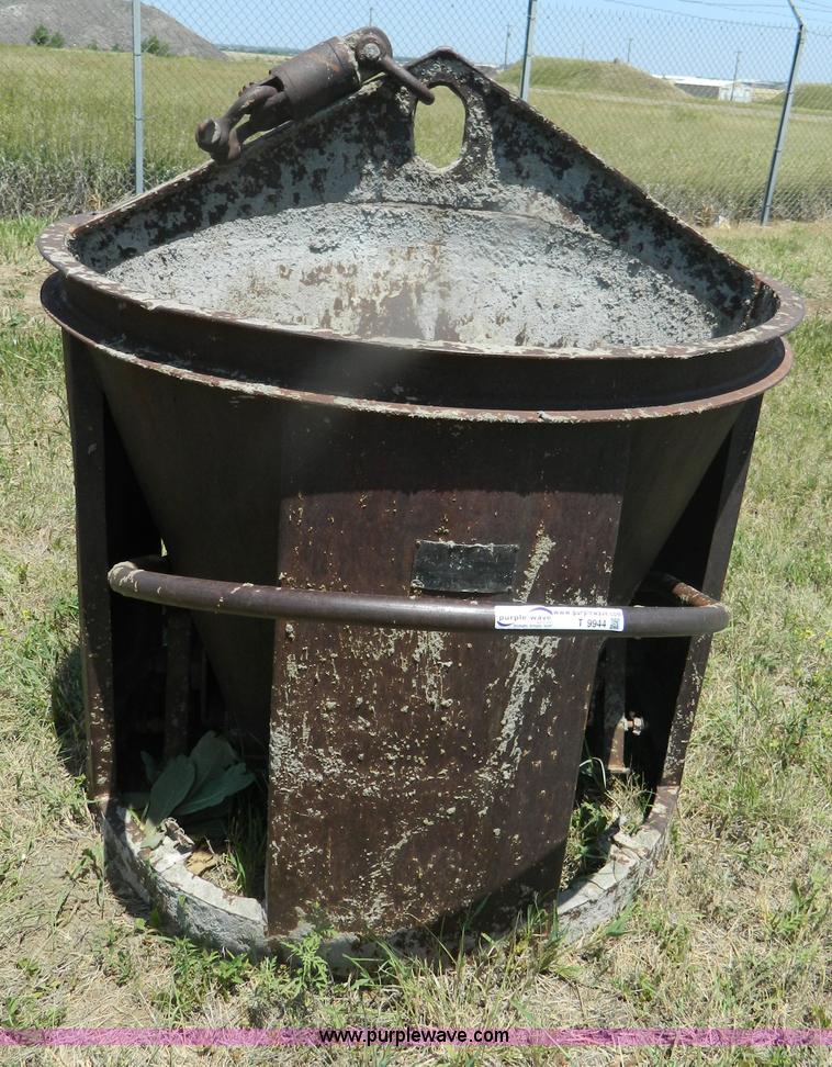 image for item T9944 GAR-BRO 413L dump chute