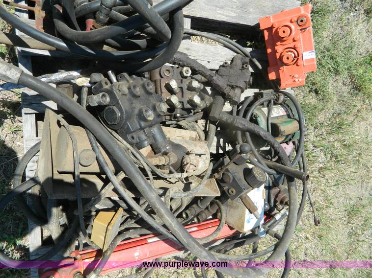 image for item T9945 Assortment of hydraulic valves and fittings