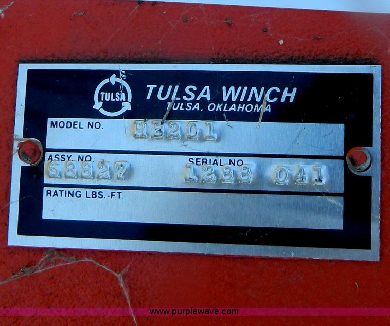 image for item T9945 Assortment of hydraulic valves and fittings