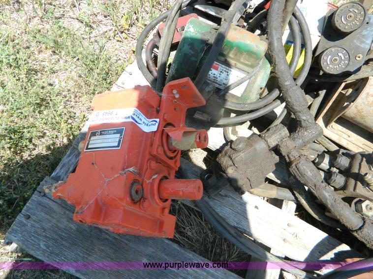 image for item T9945 Assortment of hydraulic valves and fittings