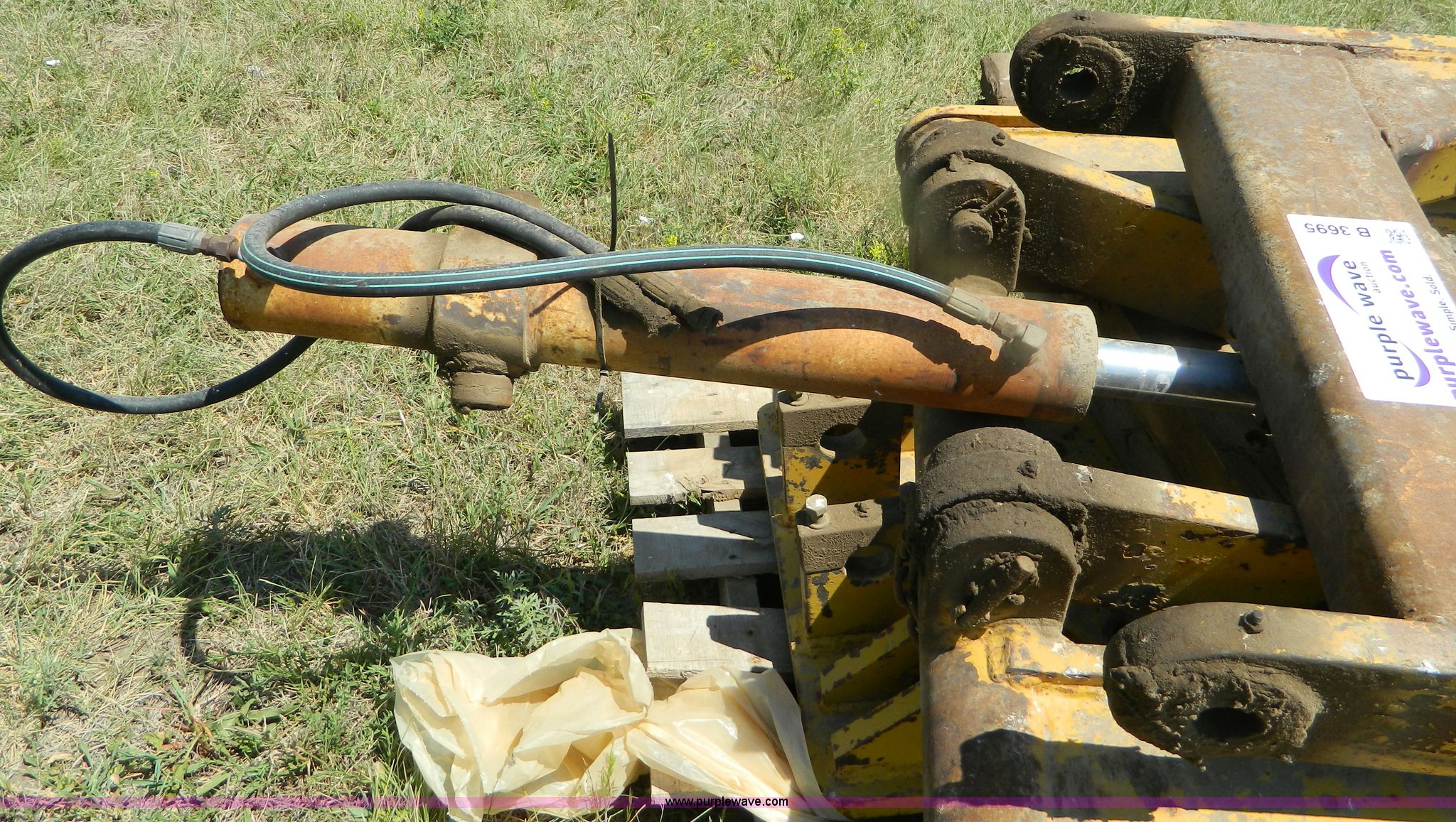 Balderson Lift Group in Salina, KS Item B3695 sold Purple Wave