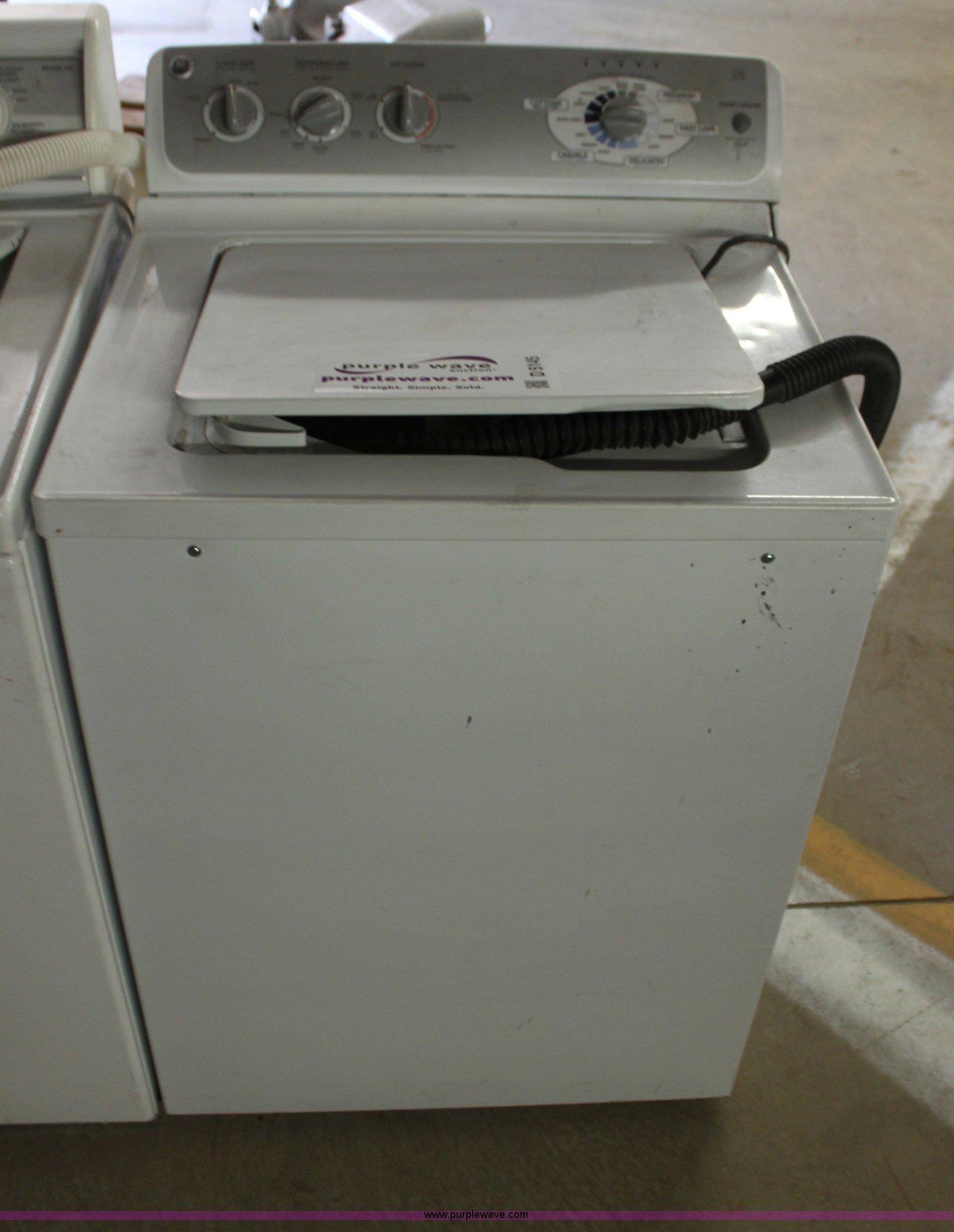 GE king size capacity washer in Wichita, KS Item D5145 sold Purple Wave