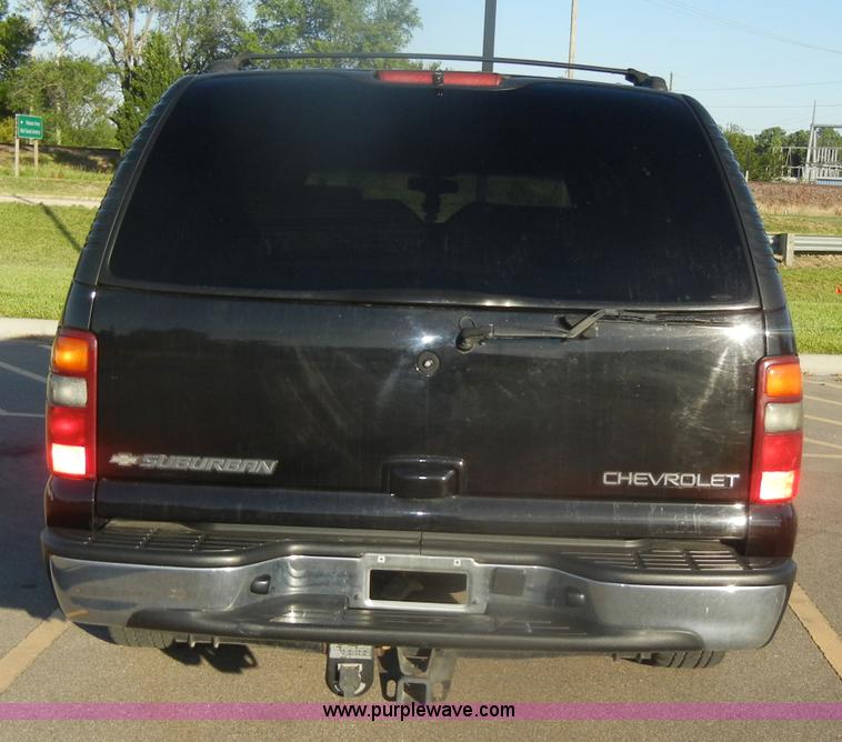 image for item D4156 2002 Chevrolet Suburban 1500 LT SUV
