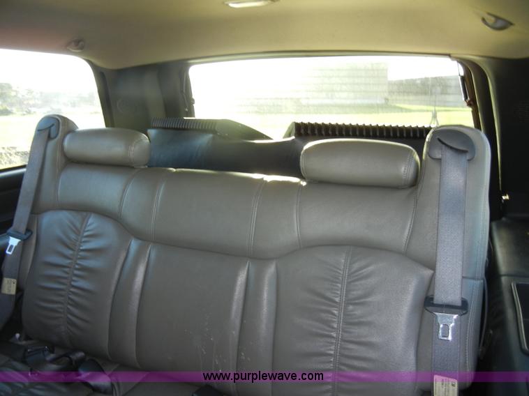 image for item D4156 2002 Chevrolet Suburban 1500 LT SUV