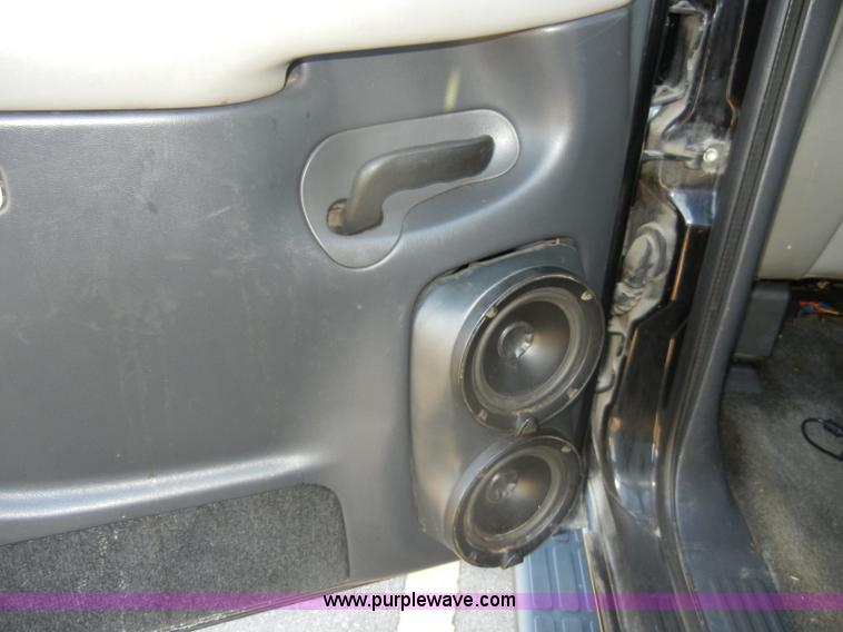 image for item D4156 2002 Chevrolet Suburban 1500 LT SUV