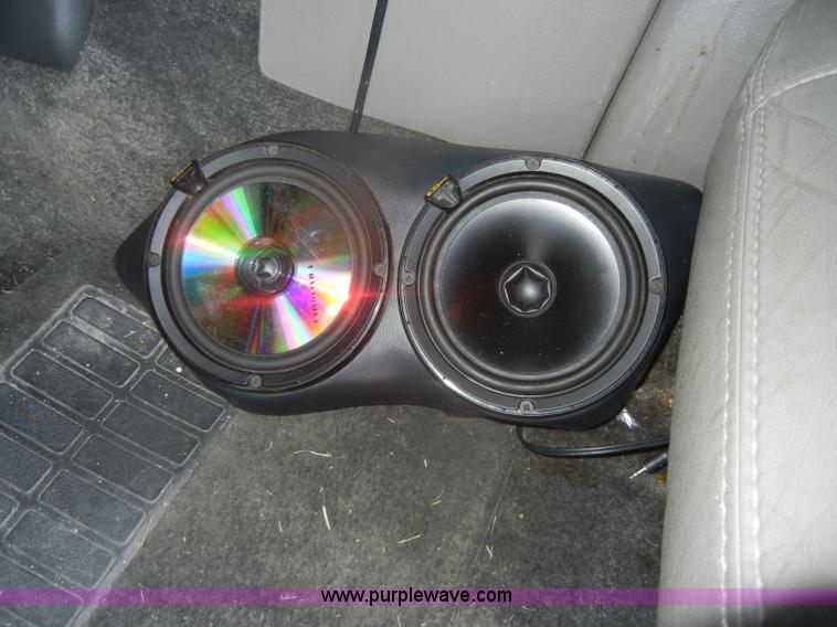 image for item D4156 2002 Chevrolet Suburban 1500 LT SUV