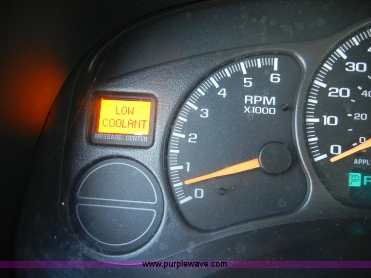 image for item D4156 2002 Chevrolet Suburban 1500 LT SUV