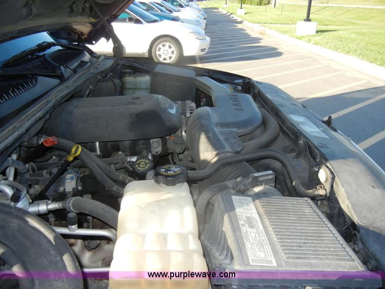 image for item D4156 2002 Chevrolet Suburban 1500 LT SUV