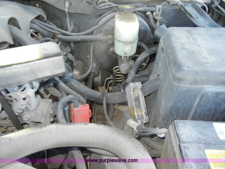 image for item D4156 2002 Chevrolet Suburban 1500 LT SUV