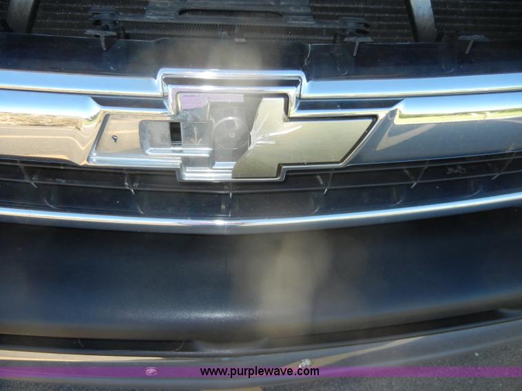 image for item D4156 2002 Chevrolet Suburban 1500 LT SUV