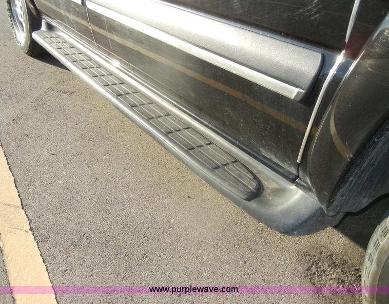 image for item D4156 2002 Chevrolet Suburban 1500 LT SUV