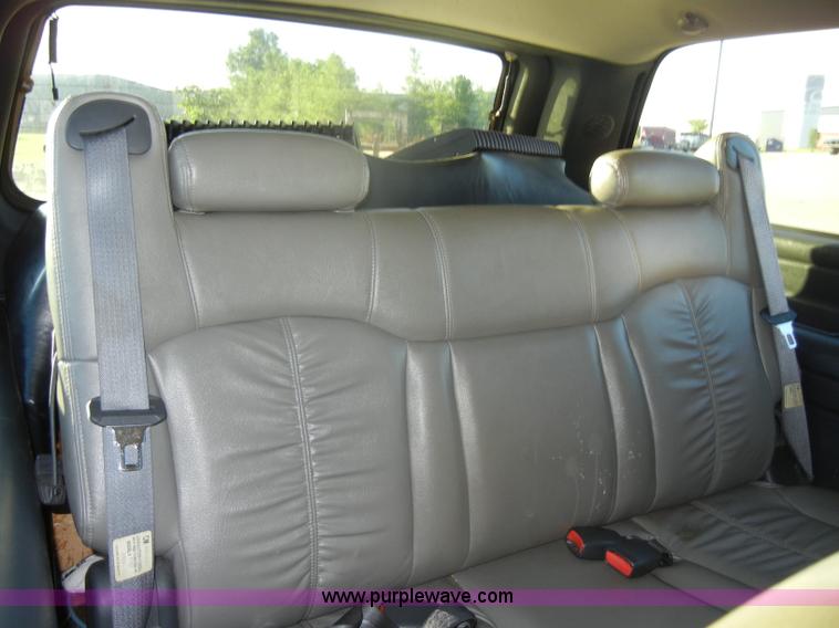 image for item D4156 2002 Chevrolet Suburban 1500 LT SUV
