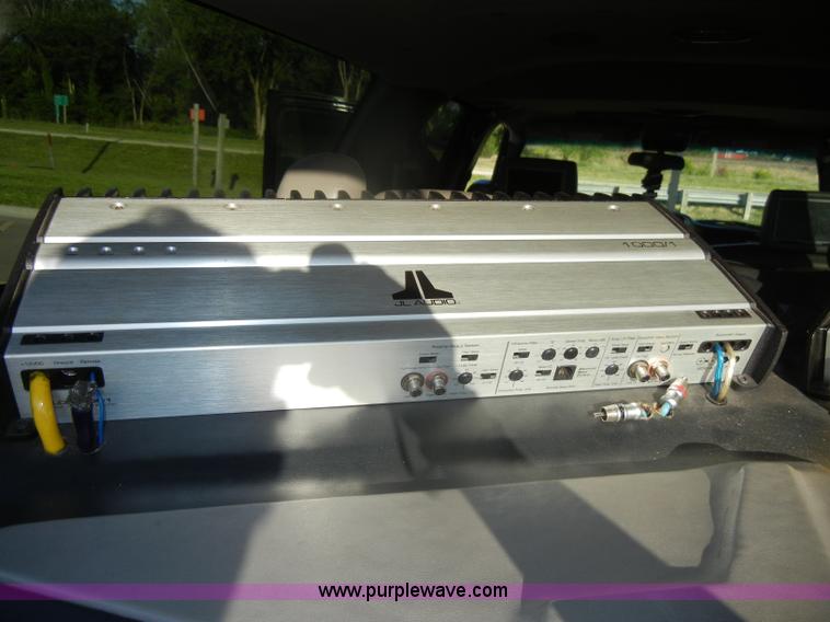 image for item D4156 2002 Chevrolet Suburban 1500 LT SUV