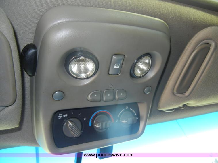 image for item D4156 2002 Chevrolet Suburban 1500 LT SUV