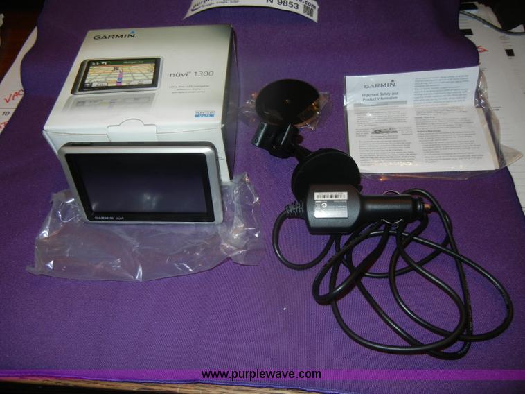image for item N9853 Garmin Nuvi 1300 GPS system