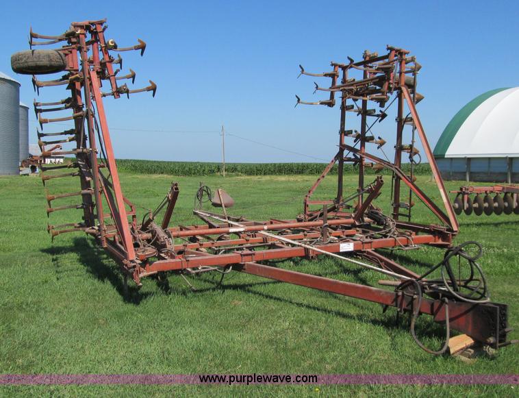 image for item A8333 International 45 Vibrashank 40' field cultivator